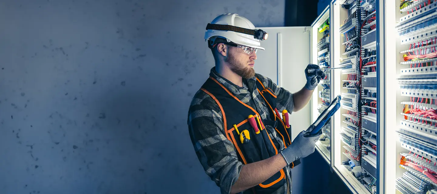 Field Engineer customer app features dashboard showing service management tools